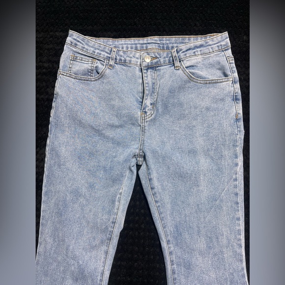 Shein Floral Embroidered Flared light blue Jeans size L 80%Cotton 15% polyester - Picture 6 of 10